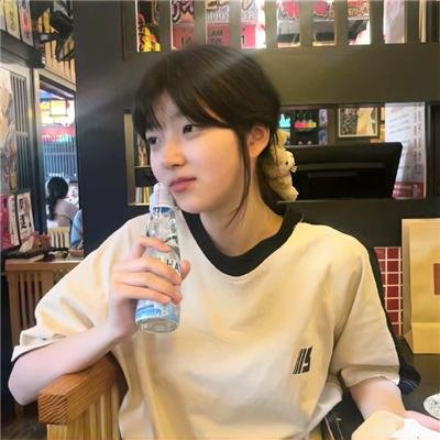 独自夜归的女孩